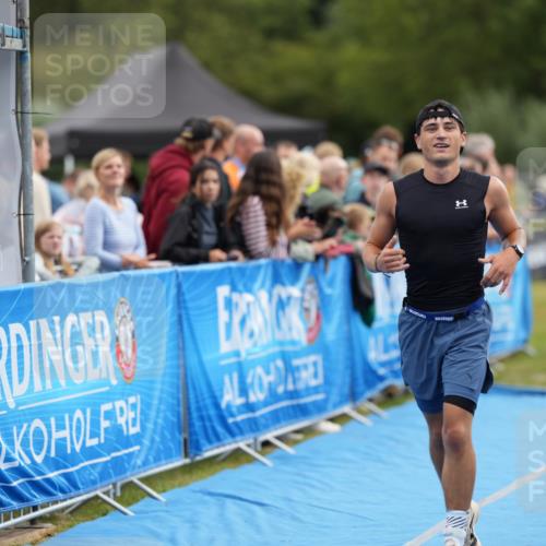 30.08.2026 - Elbe Triathlon Hamburg LAZAROV Photography http://msf.ph/oto/10028154 30.08.2026 11:30:12 Ziel 798, 1081, 1285 meine-sportfotos.de