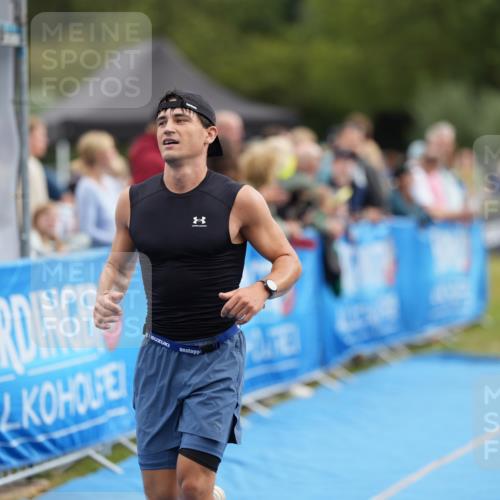 30.08.2026 - Elbe Triathlon Hamburg LAZAROV Photography http://msf.ph/oto/10028156 30.08.2026 11:30:13 Ziel 798, 1081, 1285 meine-sportfotos.de