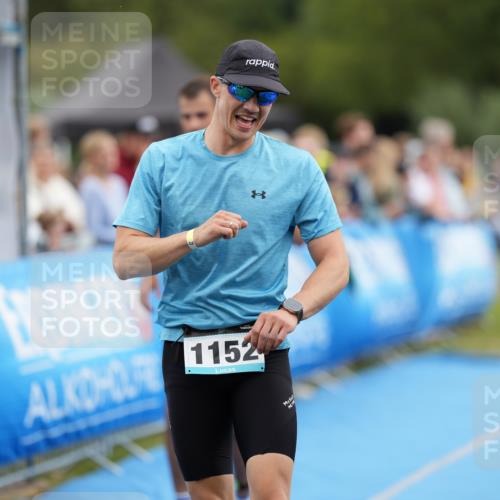 30.08.2026 - Elbe Triathlon Hamburg LAZAROV Photography http://msf.ph/oto/10028179 30.08.2026 11:30:47 Ziel 968, 1012, 1152 meine-sportfotos.de