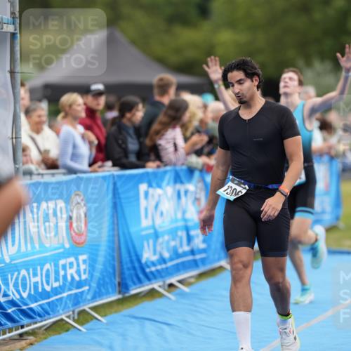 30.08.2026 - Elbe Triathlon Hamburg LAZAROV Photography http://msf.ph/oto/10028181 30.08.2026 11:30:59 Ziel 1018, 1306, 1442 meine-sportfotos.de