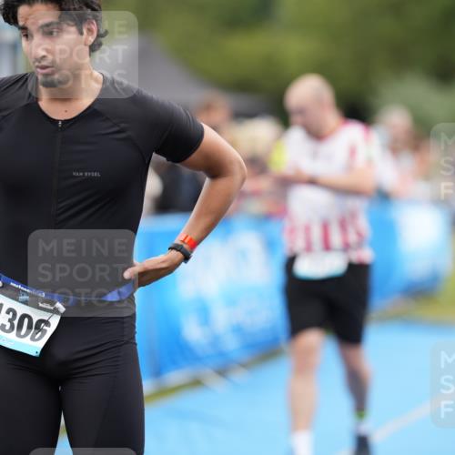 30.08.2026 - Elbe Triathlon Hamburg LAZAROV Photography http://msf.ph/oto/10028186 30.08.2026 11:31:05 Ziel 1018 meine-sportfotos.de