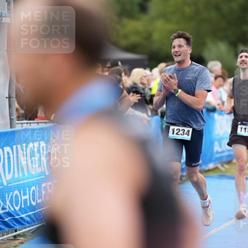 30.08.2026 - Elbe Triathlon Hamburg LAZAROV Photography http://msf.ph/oto/10028257 30.08.2026 11:34:04 Ziel 1166, 1180, 1234, 1452 meine-sportfotos.de