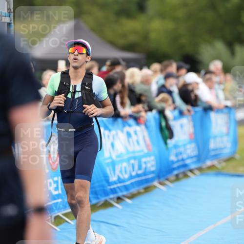 30.08.2026 - Elbe Triathlon Hamburg LAZAROV Photography http://msf.ph/oto/10028272 30.08.2026 11:34:29 Ziel 570, 1149, 1266 meine-sportfotos.de