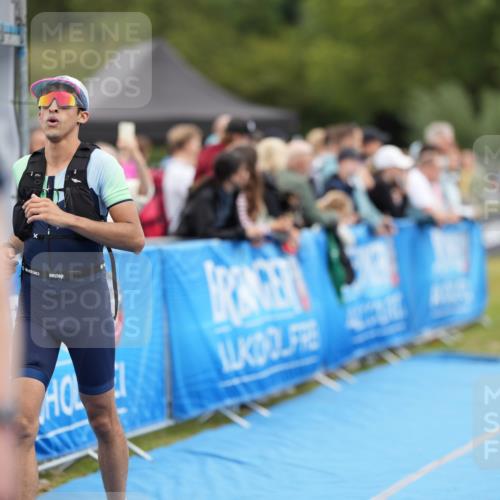 30.08.2026 - Elbe Triathlon Hamburg LAZAROV Photography http://msf.ph/oto/10028273 30.08.2026 11:34:29 Ziel 570, 1149, 1266 meine-sportfotos.de
