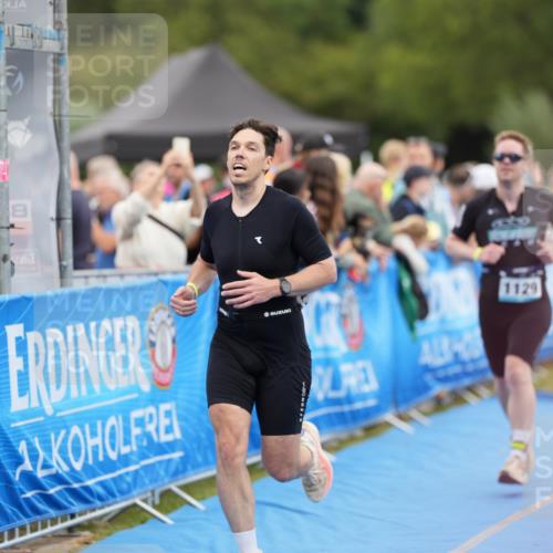 30.08.2026 - Elbe Triathlon Hamburg LAZAROV Photography http://msf.ph/oto/10028282 30.08.2026 11:34:51 Ziel 1034, 1090, 1129, 1157 meine-sportfotos.de