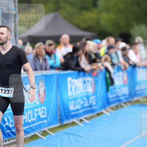 30.08.2026 - Elbe Triathlon Hamburg LAZAROV Photography http://msf.ph/oto/10028315 30.08.2026 11:35:35 Ziel 961, 1177, 1237 meine-sportfotos.de