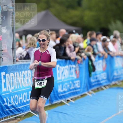 30.08.2026 - Elbe Triathlon Hamburg LAZAROV Photography http://msf.ph/oto/10028317 30.08.2026 11:35:39 Ziel 961 meine-sportfotos.de