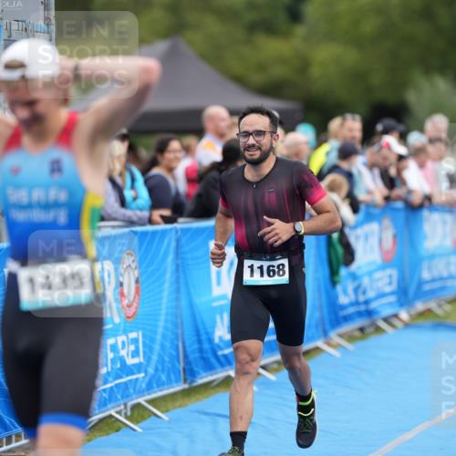 30.08.2026 - Elbe Triathlon Hamburg LAZAROV Photography http://msf.ph/oto/10028322 30.08.2026 11:35:55 Ziel 1168, 1295, 1435, 1439 meine-sportfotos.de