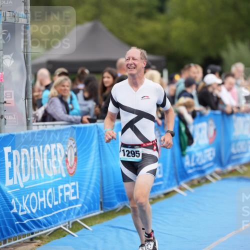 30.08.2026 - Elbe Triathlon Hamburg LAZAROV Photography http://msf.ph/oto/10028328 30.08.2026 11:36:03 Ziel 1139, 1295, 1439 meine-sportfotos.de