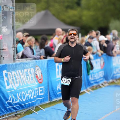 30.08.2026 - Elbe Triathlon Hamburg LAZAROV Photography http://msf.ph/oto/10028331 30.08.2026 11:36:07 Ziel 929, 1139, 1295, 1305 meine-sportfotos.de