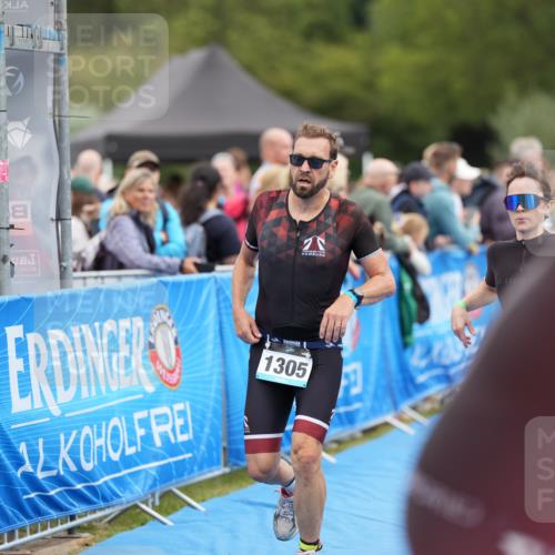 30.08.2026 - Elbe Triathlon Hamburg LAZAROV Photography http://msf.ph/oto/10028334 30.08.2026 11:36:12 Ziel 929, 1305, 1447 meine-sportfotos.de