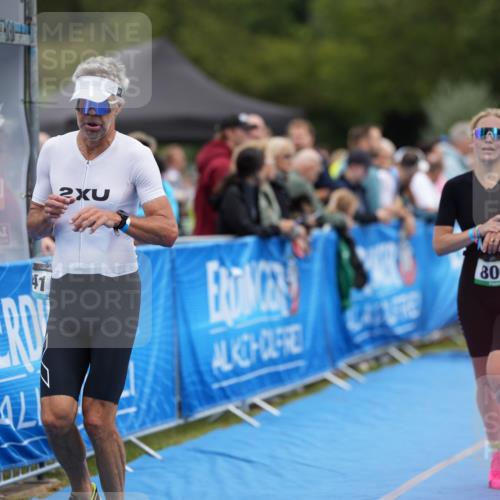 30.08.2026 - Elbe Triathlon Hamburg LAZAROV Photography http://msf.ph/oto/10028352 30.08.2026 11:37:23 Ziel 800, 1341 meine-sportfotos.de