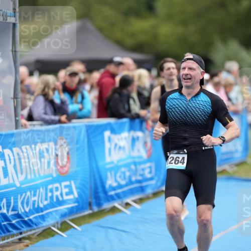 30.08.2026 - Elbe Triathlon Hamburg LAZAROV Photography http://msf.ph/oto/10028360 30.08.2026 11:37:43 Ziel 757, 1264, 1385, 1440 meine-sportfotos.de