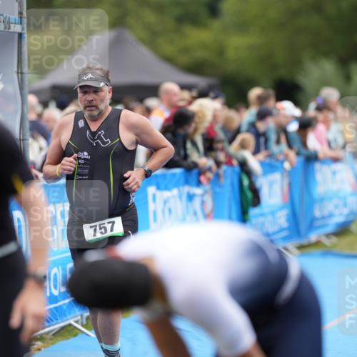 30.08.2026 - Elbe Triathlon Hamburg LAZAROV Photography http://msf.ph/oto/10028368 30.08.2026 11:37:51 Ziel 696, 726, 757, 1374 meine-sportfotos.de