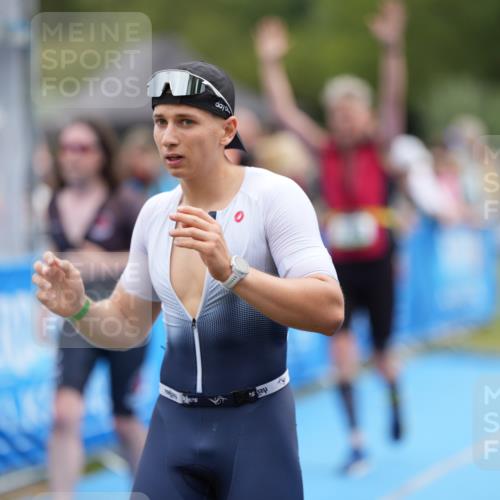 30.08.2026 - Elbe Triathlon Hamburg LAZAROV Photography http://msf.ph/oto/10028374 30.08.2026 11:37:56 Ziel 696, 726, 759, 1298, 1374 meine-sportfotos.de