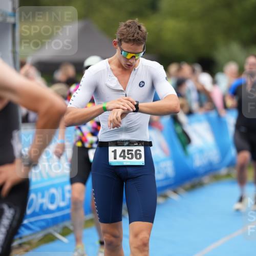 30.08.2026 - Elbe Triathlon Hamburg LAZAROV Photography http://msf.ph/oto/10028412 30.08.2026 11:39:10 Ziel 877, 1169, 1214, 1319, 1456 meine-sportfotos.de
