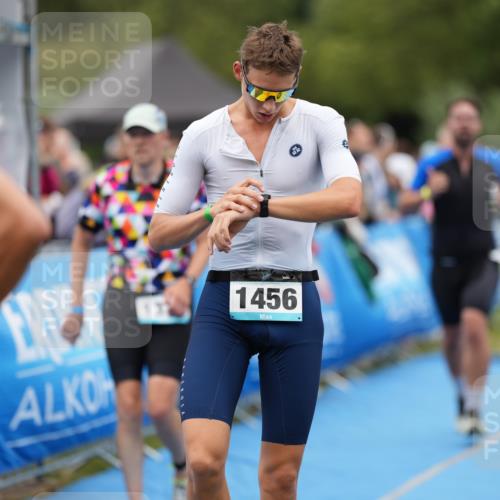 30.08.2026 - Elbe Triathlon Hamburg LAZAROV Photography http://msf.ph/oto/10028413 30.08.2026 11:39:10 Ziel 877, 1169, 1214, 1319, 1456 meine-sportfotos.de