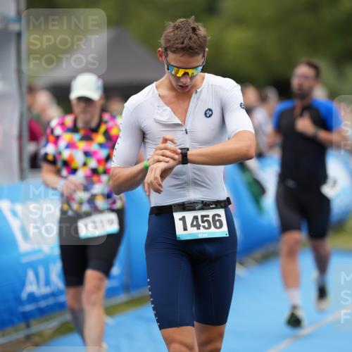 30.08.2026 - Elbe Triathlon Hamburg LAZAROV Photography http://msf.ph/oto/10028414 30.08.2026 11:39:11 Ziel 877, 1064, 1169, 1214, 1256, 1319, 1456 meine-sportfotos.de