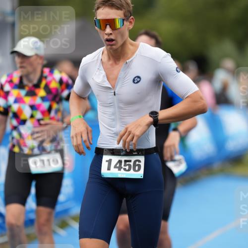 30.08.2026 - Elbe Triathlon Hamburg LAZAROV Photography http://msf.ph/oto/10028417 30.08.2026 11:39:12 Ziel 709, 877, 1064, 1169, 1214, 1256, 1319, 1456 meine-sportfotos.de