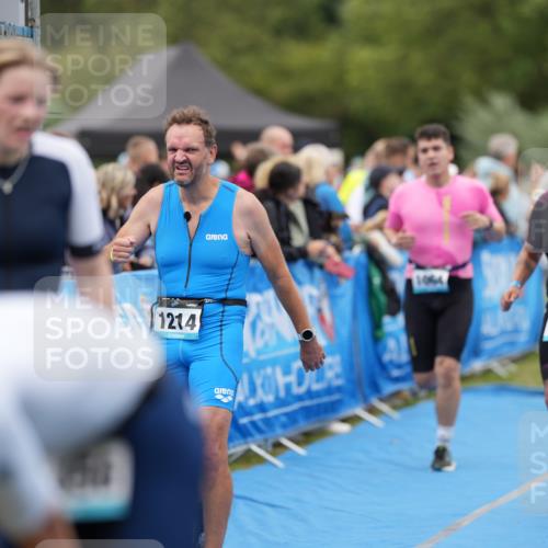 30.08.2026 - Elbe Triathlon Hamburg LAZAROV Photography http://msf.ph/oto/10028422 30.08.2026 11:39:18 Ziel 709, 877, 1064, 1123, 1125, 1205, 1214, 1256 meine-sportfotos.de