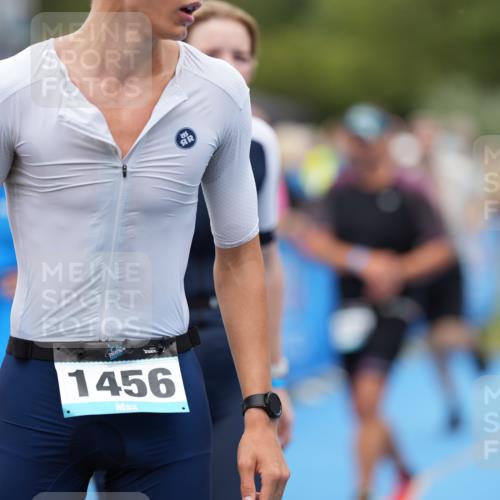 30.08.2026 - Elbe Triathlon Hamburg LAZAROV Photography http://msf.ph/oto/10028424 30.08.2026 11:39:19 Ziel 709, 877, 1064, 1123, 1125, 1205, 1214, 1256 meine-sportfotos.de
