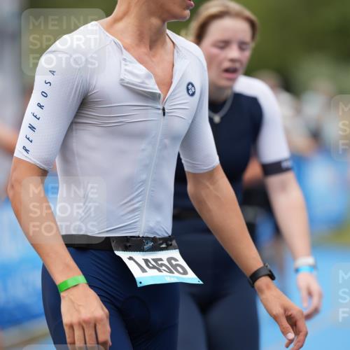 30.08.2026 - Elbe Triathlon Hamburg LAZAROV Photography http://msf.ph/oto/10028425 30.08.2026 11:39:20 Ziel 709, 992, 1064, 1123, 1125, 1205, 1214, 1256 meine-sportfotos.de