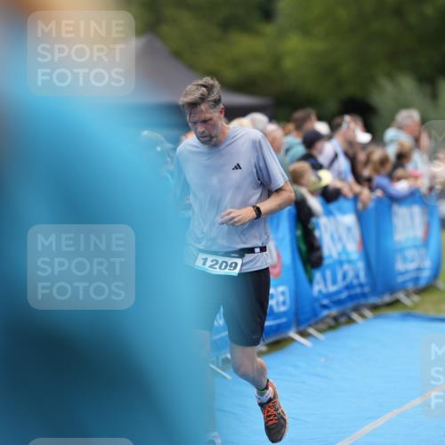 30.08.2026 - Elbe Triathlon Hamburg LAZAROV Photography http://msf.ph/oto/10028444 30.08.2026 11:41:35 Ziel 1209 meine-sportfotos.de