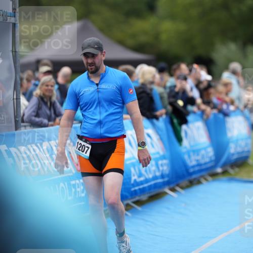 30.08.2026 - Elbe Triathlon Hamburg LAZAROV Photography http://msf.ph/oto/10028461 30.08.2026 11:42:11 Ziel 864, 1207 meine-sportfotos.de