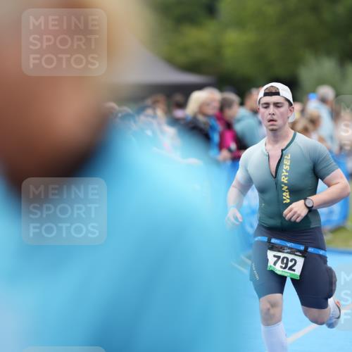 30.08.2026 - Elbe Triathlon Hamburg LAZAROV Photography http://msf.ph/oto/10028469 30.08.2026 11:42:22 Ziel 792, 817, 864 meine-sportfotos.de