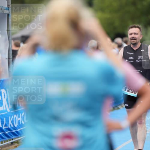 30.08.2026 - Elbe Triathlon Hamburg LAZAROV Photography http://msf.ph/oto/10028543 30.08.2026 11:45:02 Ziel 1296 meine-sportfotos.de