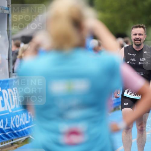 30.08.2026 - Elbe Triathlon Hamburg LAZAROV Photography http://msf.ph/oto/10028544 30.08.2026 11:45:02 Ziel 1296 meine-sportfotos.de