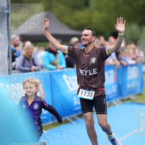 30.08.2026 - Elbe Triathlon Hamburg LAZAROV Photography http://msf.ph/oto/10028561 30.08.2026 11:46:30 Ziel 1135 meine-sportfotos.de