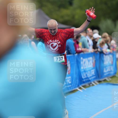 30.08.2026 - Elbe Triathlon Hamburg LAZAROV Photography http://msf.ph/oto/10028568 30.08.2026 11:47:04 Ziel 737, 1294, 1311 meine-sportfotos.de