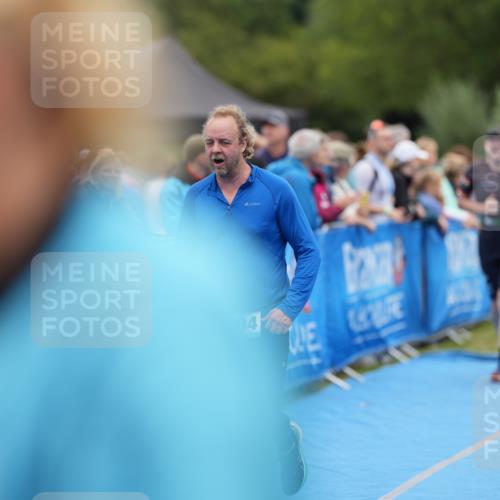 30.08.2026 - Elbe Triathlon Hamburg LAZAROV Photography http://msf.ph/oto/10028571 30.08.2026 11:47:08 Ziel 1294, 1311, 1379 meine-sportfotos.de