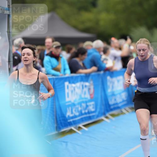30.08.2026 - Elbe Triathlon Hamburg LAZAROV Photography http://msf.ph/oto/10028580 30.08.2026 11:47:29 Ziel 809, 814, 828, 857, 1383 meine-sportfotos.de