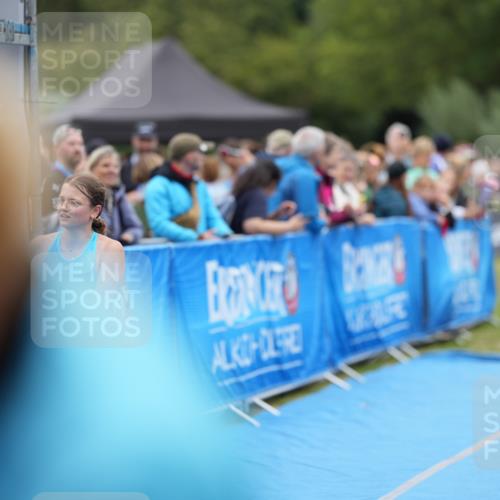 30.08.2026 - Elbe Triathlon Hamburg LAZAROV Photography http://msf.ph/oto/10028601 30.08.2026 11:48:12 Ziel 821 meine-sportfotos.de