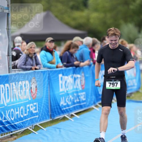 30.08.2026 - Elbe Triathlon Hamburg LAZAROV Photography http://msf.ph/oto/10028612 30.08.2026 11:49:00 Ziel 797 meine-sportfotos.de