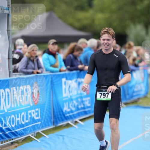 30.08.2026 - Elbe Triathlon Hamburg LAZAROV Photography http://msf.ph/oto/10028614 30.08.2026 11:49:01 Ziel 797 meine-sportfotos.de
