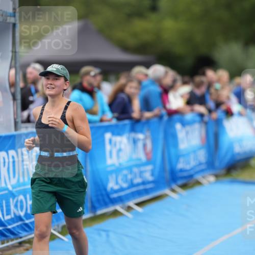 30.08.2026 - Elbe Triathlon Hamburg LAZAROV Photography http://msf.ph/oto/10028617 30.08.2026 11:49:18 Ziel 818 meine-sportfotos.de