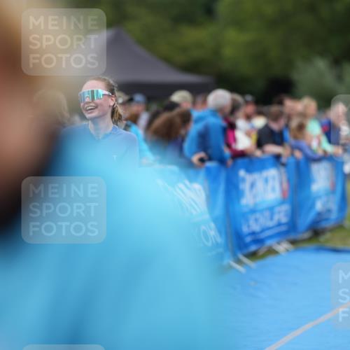 30.08.2026 - Elbe Triathlon Hamburg LAZAROV Photography http://msf.ph/oto/10028637 30.08.2026 11:50:25 Ziel 855, 912, 1282 meine-sportfotos.de