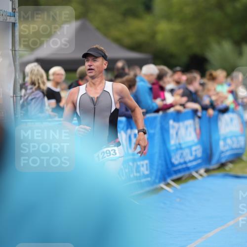 30.08.2026 - Elbe Triathlon Hamburg LAZAROV Photography http://msf.ph/oto/10028657 30.08.2026 11:51:06 Ziel 833, 1274, 1293 meine-sportfotos.de