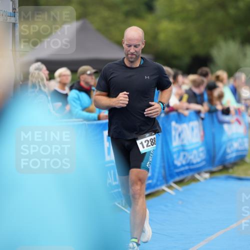 30.08.2026 - Elbe Triathlon Hamburg LAZAROV Photography http://msf.ph/oto/10028663 30.08.2026 11:51:19 Ziel 944, 1288 meine-sportfotos.de