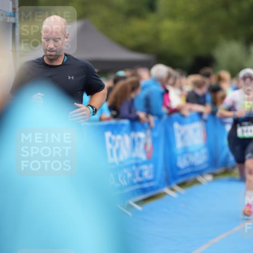 30.08.2026 - Elbe Triathlon Hamburg LAZAROV Photography http://msf.ph/oto/10028665 30.08.2026 11:51:20 Ziel 944, 1288, 1347 meine-sportfotos.de