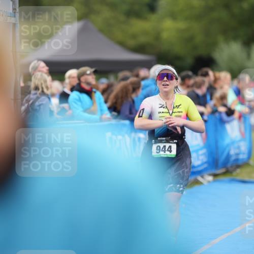 30.08.2026 - Elbe Triathlon Hamburg LAZAROV Photography http://msf.ph/oto/10028666 30.08.2026 11:51:22 Ziel 944, 1288, 1347 meine-sportfotos.de