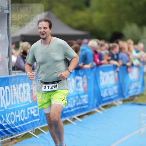 30.08.2026 - Elbe Triathlon Hamburg LAZAROV Photography http://msf.ph/oto/10028699 30.08.2026 11:52:26 Ziel 854, 943, 1128 meine-sportfotos.de
