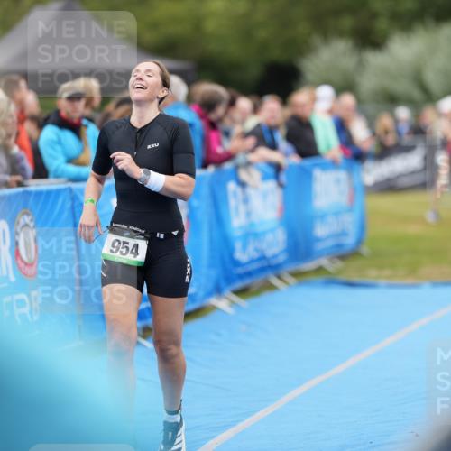 30.08.2026 - Elbe Triathlon Hamburg LAZAROV Photography http://msf.ph/oto/10028708 30.08.2026 11:53:23 Ziel 891, 902, 954 meine-sportfotos.de