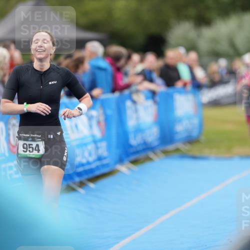 30.08.2026 - Elbe Triathlon Hamburg LAZAROV Photography http://msf.ph/oto/10028709 30.08.2026 11:53:23 Ziel 891, 902, 954 meine-sportfotos.de