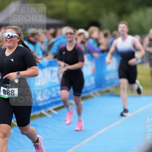 30.08.2026 - Elbe Triathlon Hamburg LAZAROV Photography http://msf.ph/oto/10028730 30.08.2026 11:54:28 Ziel 888, 1350, 1378, 1387 meine-sportfotos.de