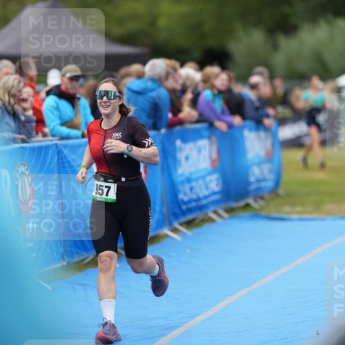 30.08.2026 - Elbe Triathlon Hamburg LAZAROV Photography http://msf.ph/oto/10028759 30.08.2026 11:56:14 Ziel 957 meine-sportfotos.de