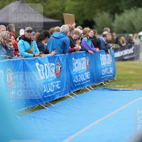 30.08.2026 - Elbe Triathlon Hamburg LAZAROV Photography http://msf.ph/oto/10028761 30.08.2026 11:56:15 Ziel 957 meine-sportfotos.de